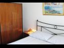 Appartamenti Mirja - only 50 m from sea: A1(2+2) Pisak - Riviera Omis  - Appartamento - A1(2+2): la camera da letto