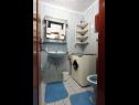 Appartamenti Šera - 50 m from beach: A1(4), A2(4), A3(2+2) Pisak - Riviera Omis  - Appartamento - A1(4): il bagno con la toilette