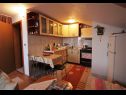 Appartamenti Šera - 50 m from beach: A1(4), A2(4), A3(2+2) Pisak - Riviera Omis  - Appartamento - A3(2+2): la cucina con la sala da pranzo