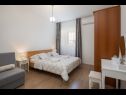 Appartamenti Divna - modern apartments with terrace : A1(2+2), A2(2+3), A4(8+1) Stanici - Riviera Omis  - Appartamento - A2(2+3): la camera da letto