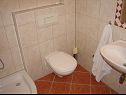 Appartamenti VP SA2(2), A3(3), A4(2+3), A5(3), A6(2+2) Stanici - Riviera Omis  - Studio appartamento - SA2(2): il bagno con la toilette