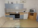Appartamenti VP SA2(2), A3(3), A4(2+3), A5(3), A6(2+2) Stanici - Riviera Omis  - Appartamento - A6(2+2): la cucina con la sala da pranzo
