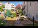 Appartamenti Divna - modern apartments with terrace : A1(2+2), A2(2+3), A4(8+1) Stanici - Riviera Omis  - il cortile