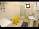 Appartamenti UGA - perfect location: A1-Marin(4), A2 - Vito (3+1), SA3 -  Ivona(2), A4 -  Sanja(3+1), A5 - Božica (2+2), SA6 Grgur(2) Mandre - Isola di Pag  - Appartamento - A5 - Božica (2+2): il bagno con la toilette