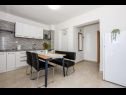 Appartamenti Neve - 50 m from beach: A4(5), A5(5), A3(2+1) Mandre - Isola di Pag  - Appartamento - A5(5): la cucina con la sala da pranzo