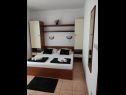 Appartamenti Nives - great location: A1(6), A5(2), A6(2), A7(2), A2(4), A3(3), A4(3) Novalja - Isola di Pag  - Appartamento - A6(2): la camera da letto
