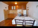 Appartamenti e camere Ivan - great location: A1(2+2), A2(4), SA3(2), R1(2), R2(2) , R3(2) Novalja - Isola di Pag  - Appartamento - A2(4): la cucina con la sala da pranzo