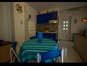 Appartamenti Daju - 3 colours: A1 plavi(2+2), A2 žuti(4+1), A3 narančasti(2) Zdrelac - Isola di Pasman  - Appartamento - A1 plavi(2+2): la cucina con la sala da pranzo