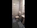 Appartamenti Davor - with parking; A2(2+2), A5(2+2), A6(2+2), A7(2), A8(6) Zdrelac - Isola di Pasman  - Studio appartamento - A7(2): il bagno con la toilette