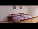 Appartamenti Davor - with parking; A2(2+2), A5(2+2), A6(2+2), A7(2), A8(6) Zdrelac - Isola di Pasman  - Appartamento - A8(6): la camera da letto