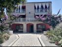 Appartamenti Ljube - quiet location & close to the beach: A1(4+1), A2(4+1), A3(2+1), A4(4) Loviste - Peninsola di Peljesac  - la casa