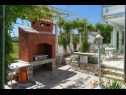 Appartamenti Petar - garden with BBQ : A1(2), A2(2) Kampor - Isola di Rab  - la griglia
