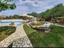 Appartamenti Robi- swimming pool and beautiful garden A1-žuti(5), A2-crveni(5), A3(3+1) Kampor - Isola di Rab  - il cortile
