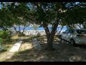 Appartamenti Irena - 100 m from sea: A1(7+1) Supetarska Draga - Isola di Rab  - il parcheggio