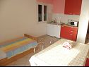 Appartamenti Taša - 5 m from sea: SA1(2), SA2(2), SA3(2), SA4(2), A5(2+2) Lukovo Sugarje - Riviera Senj  - Appartamento - A5(2+2): la cucina con la sala da pranzo