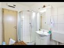 Appartamenti Adria - seafront & seaview: A1 Adriana (2+1), A2 Enzo (2+1) Lukovo Sugarje - Riviera Senj  - Appartamento - A1 Adriana (2+1): il bagno con la toilette