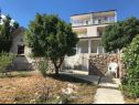 Appartamenti Neno - 20 m from beach: A1(2+2), A2(4+2), A3(2+2), A4(2+2), A5(2+2), A6(2+2) Ribarica - Riviera Senj  - il giardino (casa e dintorni)