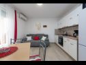 Appartamenti Mil - 30 m from beach: A1(2+2), SA2 novi(0+4), SA3(0+3) Ribarica - Riviera Senj  - Appartamento - A1(2+2): la cucina con la sala da pranzo