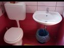 Appartamenti e camere Vjenceslava - with parking : A1(4+2), A2(3+2), A3(2+1), A4(2+1), R5(2) Senj - Riviera Senj  - Camera - R5(2): il bagno con la toilette