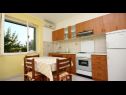 Appartamenti Per - comfortable  family apartments A1(2+2), A2(4+1), A3(2+2) Grebastica - Riviera Sibenik  - Appartamento - A1(2+2): la cucina con la sala da pranzo