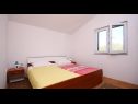 Appartamenti Per - comfortable  family apartments A1(2+2), A2(4+1), A3(2+2) Grebastica - Riviera Sibenik  - Appartamento - A2(4+1): la camera da letto
