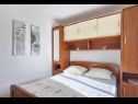 Appartamenti Branka - 30 m from beach: A1 zeleni(4+1), A2 žuti(4+1) Baia Kanica (Rogoznica) - Riviera Sibenik  - Croazia - Appartamento - A1 zeleni(4+1): la camera da letto