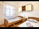 Appartamenti Branka - 30 m from beach: A1 zeleni(4+1), A2 žuti(4+1) Baia Kanica (Rogoznica) - Riviera Sibenik  - Croazia - Appartamento - A2 žuti(4+1): la camera da letto