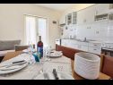 Appartamenti Vinx - grill and terrace A1(2+2), A2(2+2) Baia Kanica (Rogoznica) - Riviera Sibenik  - Croazia - Appartamento - A2(2+2): la cucina con la sala da pranzo