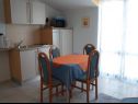 Appartamenti Marko - 30m from beach; A1(2+2), A2(2+2), A3(2+2), A4(2+2) Rogoznica - Riviera Sibenik  - Appartamento - A4(2+2): la cucina con la sala da pranzo