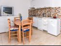 Appartamenti Hope - 200 m from sea: A1(4+2), A2(2+2), A3(2+2), A4(2+1), A5(2+1) Srima - Riviera Sibenik  - Appartamento - A3(2+2): la cucina con la sala da pranzo