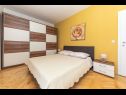 Casa vacanza Peros - heated pool: H(8) Baia Stivasnica (Razanj) - Riviera Sibenik  - Croazia - H(8): la camera da letto