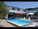 Appartamenti Den - with pool: B1(2+2), A2(2+2), C3(2+2) Tribunj - Riviera Sibenik  - la piscina