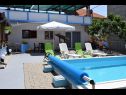 Appartamenti Den - with pool: B1(2+2), A2(2+2), C3(2+2) Tribunj - Riviera Sibenik  - la piscina