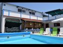 Appartamenti Den - with pool: B1(2+2), A2(2+2), C3(2+2) Tribunj - Riviera Sibenik  - la piscina (casa e dintorni)