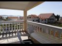 Appartamenti Marija - 100 m from beach: A1(4), A2(4), A3(4), A4(3), A5(2+1) Tribunj - Riviera Sibenik  - Appartamento - A1(4): la terrazza