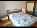 Appartamenti Marija - 100 m from beach: A1(4), A2(4), A3(4), A4(3), A5(2+1) Tribunj - Riviera Sibenik  - Appartamento - A5(2+1): la camera da letto