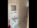Appartamenti Ivica - 300 m from sea: A1(6) Tribunj - Riviera Sibenik  - Appartamento - A1(6): il bagno con la toilette