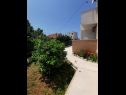 Appartamenti Kate - 200 m from beach: A1(2), A2(4+1), SA3(2), A4(6+1) Vodice - Riviera Sibenik  - il giardino