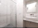 Appartamenti Kate - 200 m from beach: A1(2), A2(4+1), SA3(2), A4(6+1) Vodice - Riviera Sibenik  - Studio appartamento - SA3(2): il bagno con la toilette