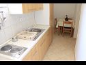 Appartamenti Zdenka - 10 m from the beach : A1(4+2), A2(2+2), A3(2+2), A4(4+2), SA5(2) Vodice - Riviera Sibenik  - Appartamento - A3(2+2): la cucina con la sala da pranzo