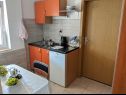 Appartamenti Jak - parking and BBQ: A1(2), A2(2), A3(4) Vodice - Riviera Sibenik  - Appartamento - A1(2): la cucina con la sala da pranzo