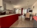 Appartamenti Modesty - comfortable : A1(4) Necujam - Isola di Solta  - Appartamento - A1(4): la cucina con la sala da pranzo