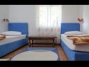 Appartamenti Star - with swimming pool: A1(4), A4 lavanda(4), A3 ruzmarin(4), A5(6), A6(6) Stomorska - Isola di Solta  - Appartamento - A1(4): la camera da letto