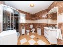 Appartamenti Niko - modern: SA1(2), A2(2+2), A3(2+2), A4(4+2) Kastel Luksic - Riviera Split  - Appartamento - A2(2+2): il bagno con la toilette
