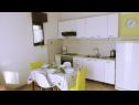 Appartamenti Božana - with parking : A1(2), A2(2+1), A3(3+2) Kastel Luksic - Riviera Split  - Appartamento - A3(3+2): la cucina con la sala da pranzo