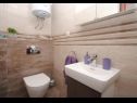 Appartamenti Damir - with garden: A1(6) Kastel Stafilic - Riviera Split  - Appartamento - A1(6): il bagno con la toilette