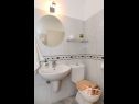 Appartamenti Lidia - barbecue: A1(2+2) Kastel Stari - Riviera Split  - Appartamento - A1(2+2): il bagno con la toilette
