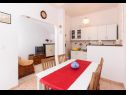 Appartamenti Knez 1 - 50 m from beach: A3(4) Podstrana - Riviera Split  - Appartamento - A3(4): la cucina con la sala da pranzo