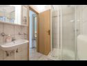 Appartamenti Vini- beautiful garden and terrase A4(4+2) Podstrana - Riviera Split  - Appartamento - A4(4+2): il bagno con la toilette