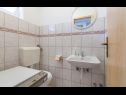 Appartamenti Vini- beautiful garden and terrase A4(4+2) Podstrana - Riviera Split  - Appartamento - A4(4+2): il bagno con la toilette